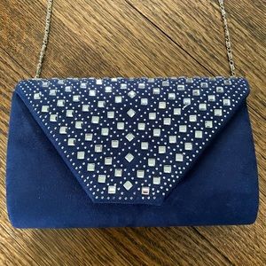 Stunning clutch with silver chain